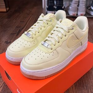 Nike Air Force 1 Low 07 Premium Luminous Green Women’s Size 8.5 Sneakers